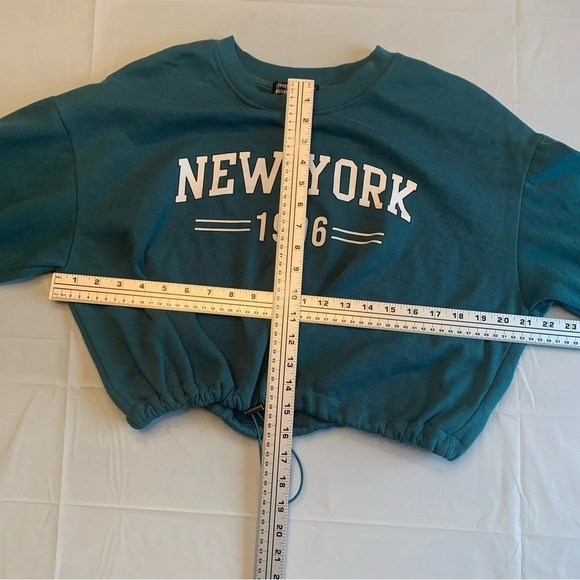 🌆StreetWear  Society Crop Top Sweater - Size Small, 90s Style, Vintage Vibes!🌆 - Picture 9 of 9